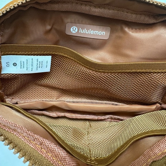 Lululemon Everywhere Belt Bag – New With Tags - Picture 8 of 8